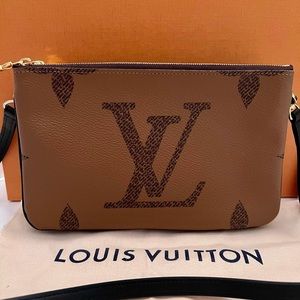 LV Monogram Giant Reverse and Monogram Double Zip Pochette